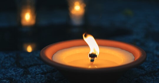 Read more about the article Zajączki idą zapalić znicz pod pomnik Jana Pawła II